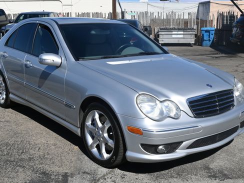 Used 2007 Mercedes-Benz C 230 Sedan image 19