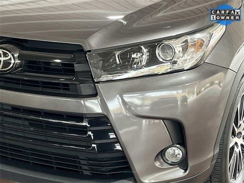 Used 2017 Toyota Highlander SE image 10