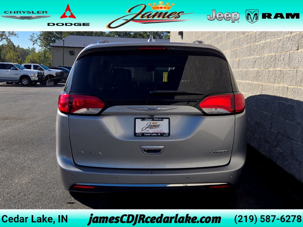Used 2017 Chrysler Pacifica Limited FWD image 4