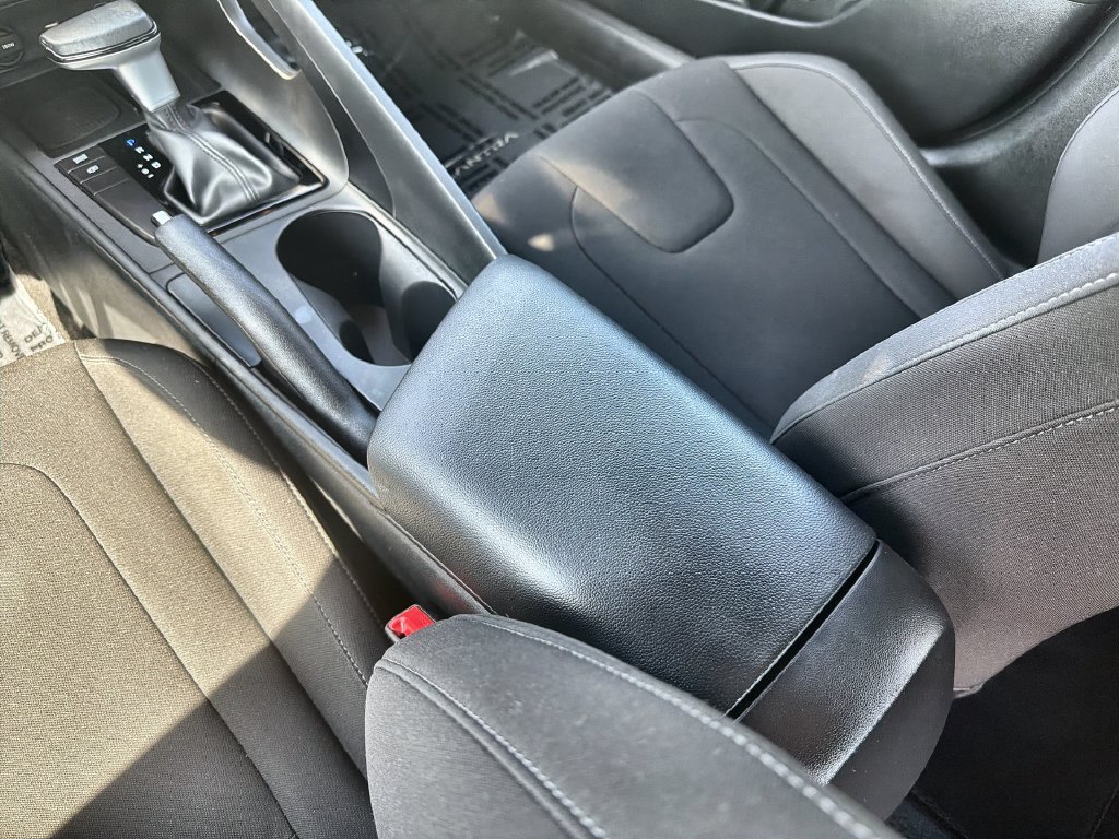Used 2025 Hyundai Elantra Sport FWD image 21