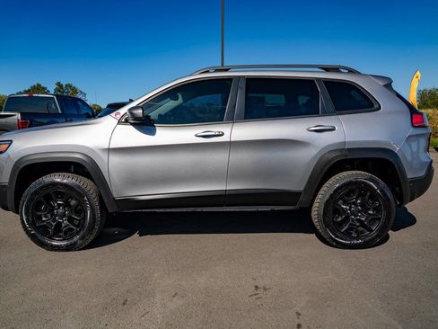 Used 2019 Jeep Cherokee Trailhawk image 9