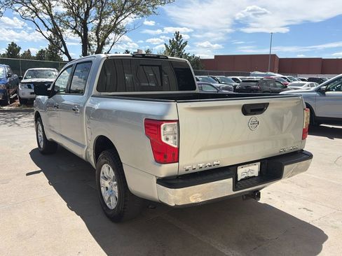 Used 2018 Nissan Titan SV AWD/4WD image 7