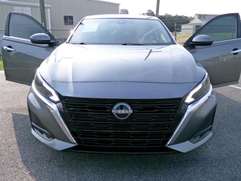 Used 2023 Nissan Altima 2.5 S FWD image 5