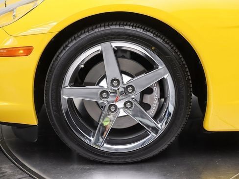 Used 2006 Chevrolet Corvette Convertible w/ Preferred Equipment Group RWD image 21