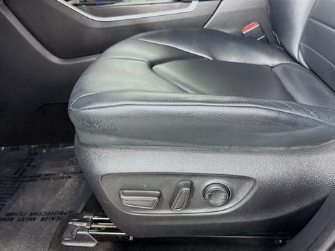 Used 2023 Toyota Highlander XLE FWD image 18