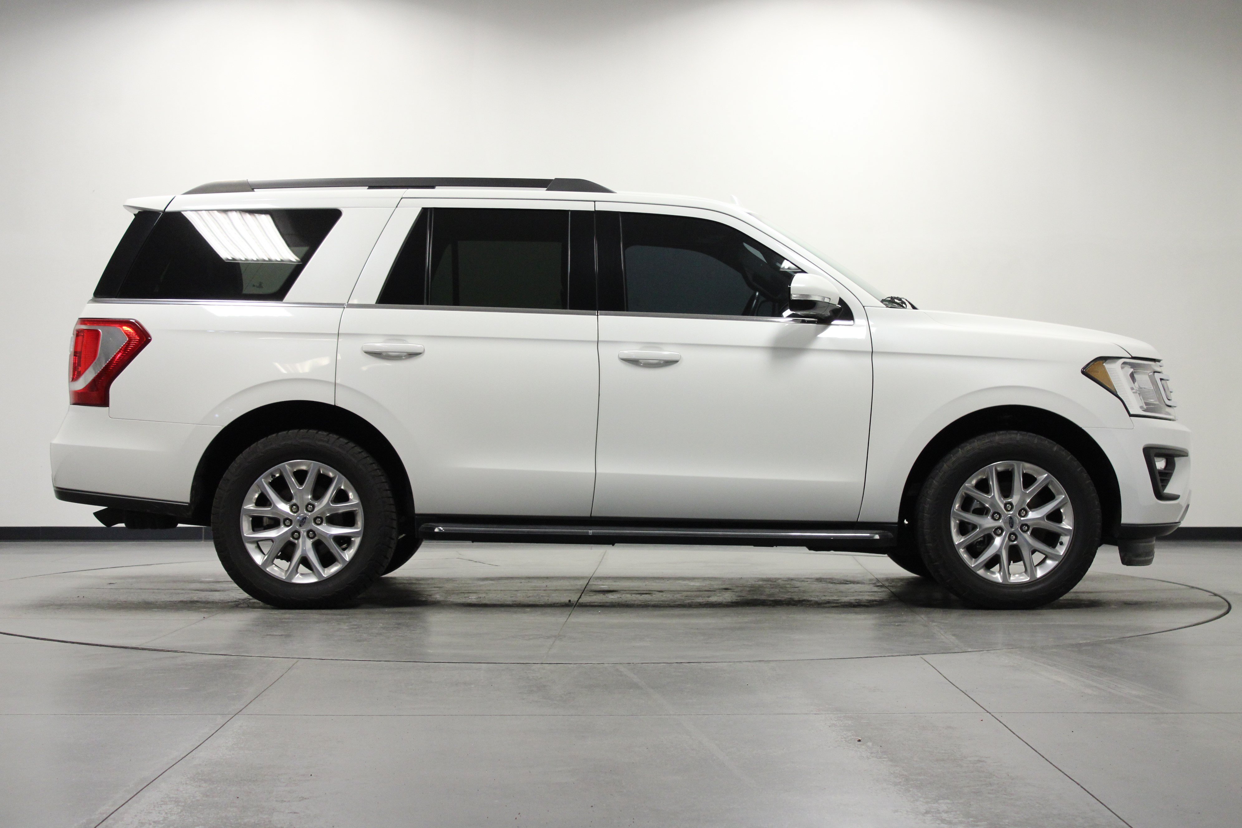 Used 2021 Ford Expedition XLT RWD image 3
