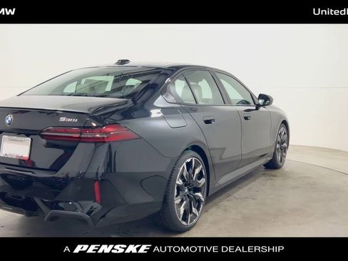 Used 2026 BMW 530i w/ M Sport Package RWD image 8