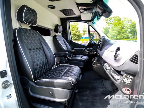 Used 2023 Mercedes-Benz Sprinter 3500 image 18