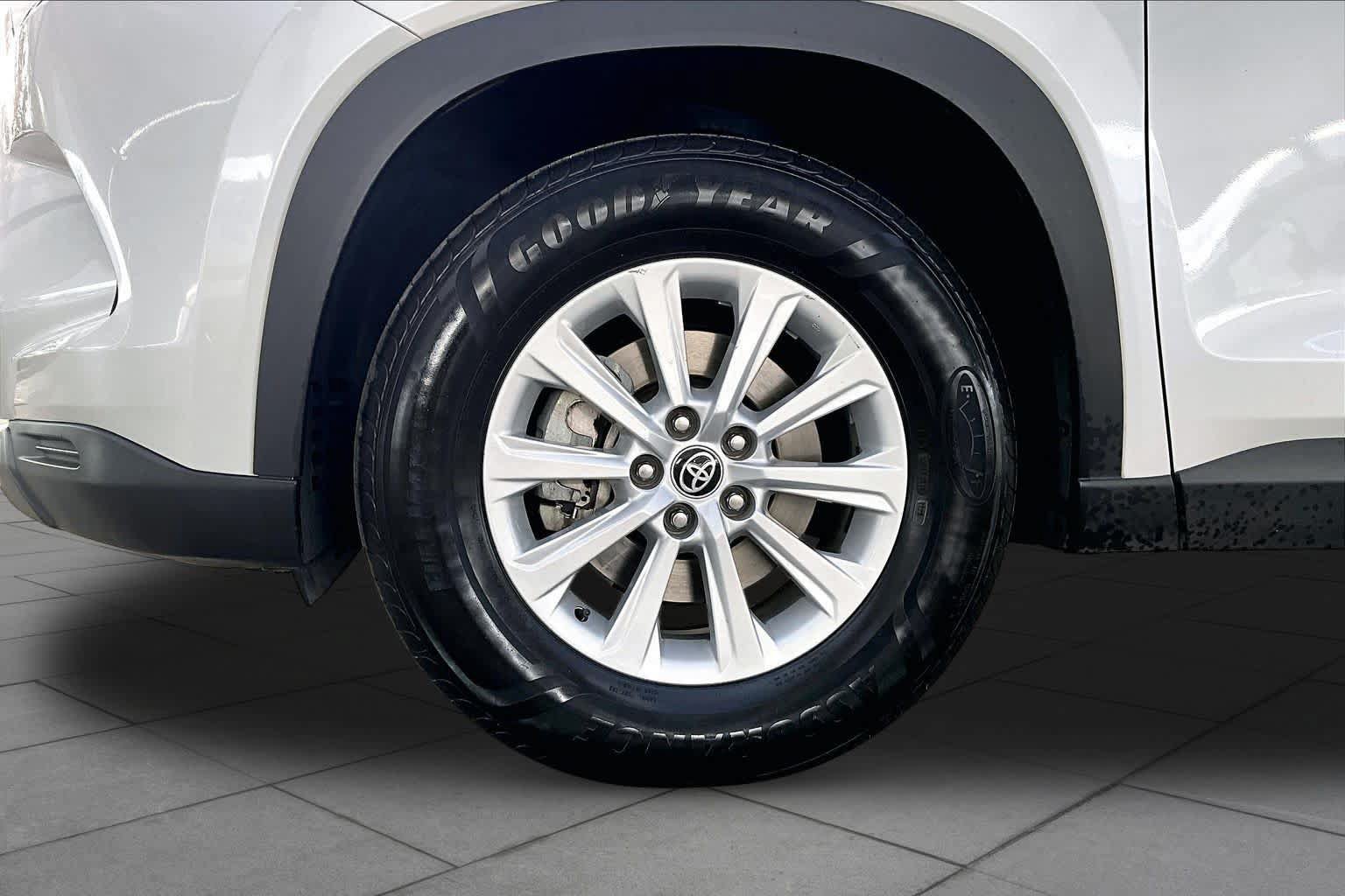 Used 2024 Toyota Grand Highlander AWD image 11