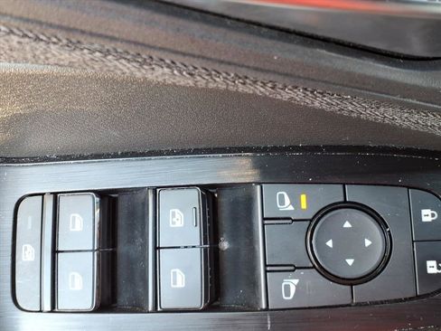 Used 2022 Nissan Rogue SV image 11