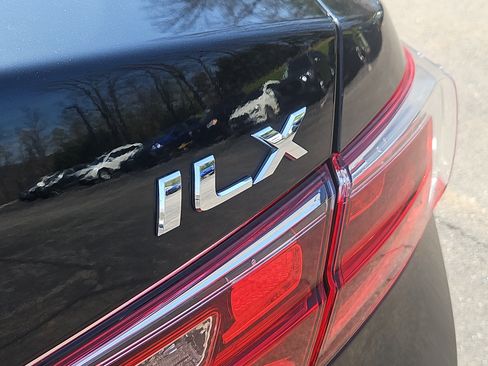 Used 2017 Acura ILX w/ Premium Package image 5