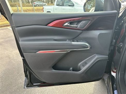 Used 2025 Chevrolet Traverse Z71 w/ Driver Confidence Package image 23