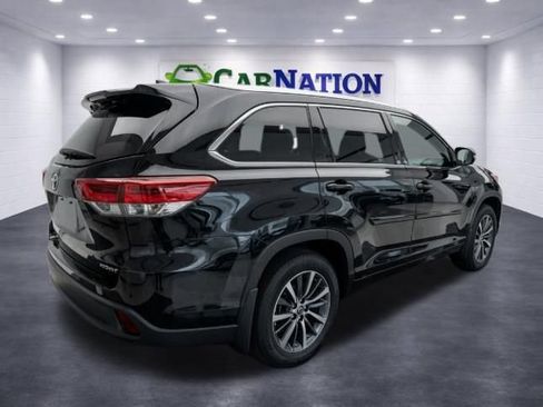 Used 2017 Toyota Highlander XLE AWD/4WD image 4
