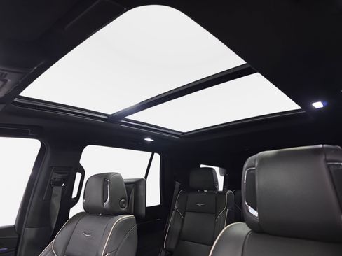 Used 2024 Cadillac Escalade Premium Luxury image 29