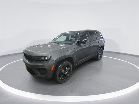 Used 2022 Jeep Grand Cherokee Altitude image 4