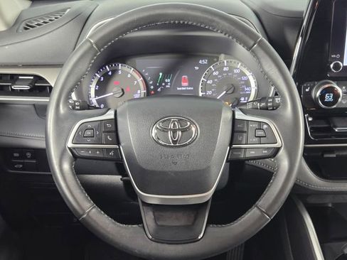 Used 2023 Toyota Highlander XLE image 25
