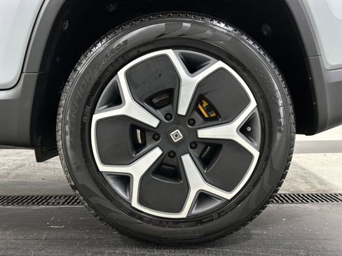 Used 2022 Rivian R1T Adventure image 10