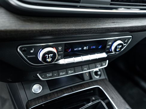 Certified 2025 Audi Q5 2.0T Premium image 11