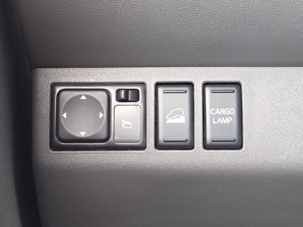 Used 2016 Nissan Frontier SV w/ SV Value Truck Package AWD/4WD image 8