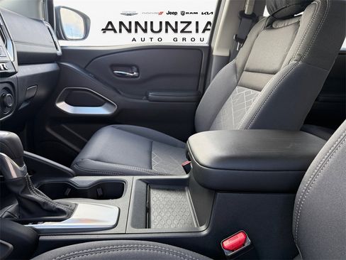 Certified 2025 Nissan Frontier SV image 31