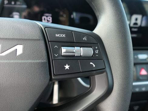 New 2025 Kia K4 LXS image 14