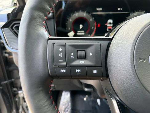 Used 2025 Nissan Kicks SR w/ SR Premium Package FWD image 21