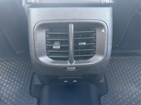Used 2019 Jeep Cherokee Latitude Plus w/ Cold Weather Group AWD/4WD image 29