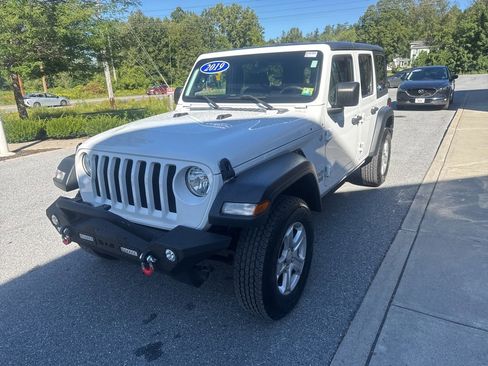 Used 2019 Jeep Wrangler Unlimited Sport S image 3