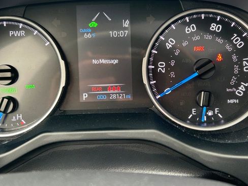 Used 2022 Toyota RAV4 XLE Premium image 35