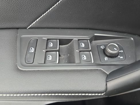 Certified 2024 Volkswagen Tiguan SEL R-Line image 27