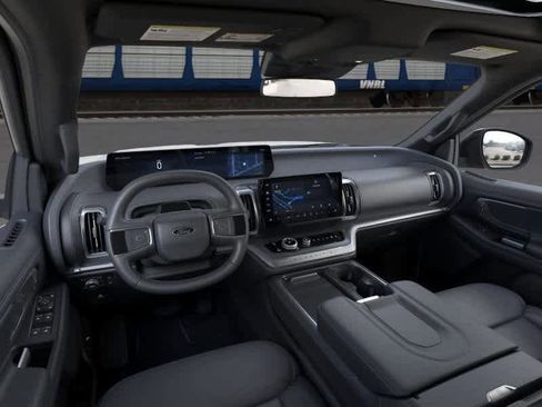 New 2026 Ford Expedition Platinum image 9