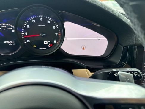 Used 2020 Porsche Cayenne AWD/4WD image 18