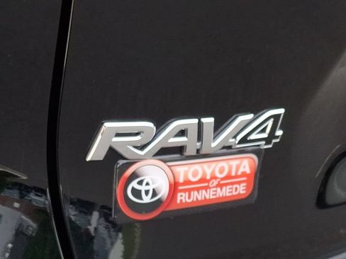 Certified 2025 Toyota RAV4 XLE AWD/4WD image 31