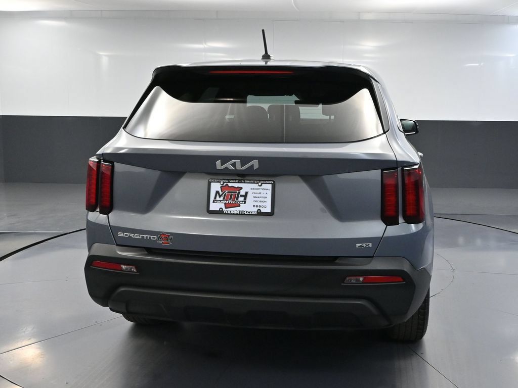 Used 2023 Kia Sorento LX AWD/4WD image 5