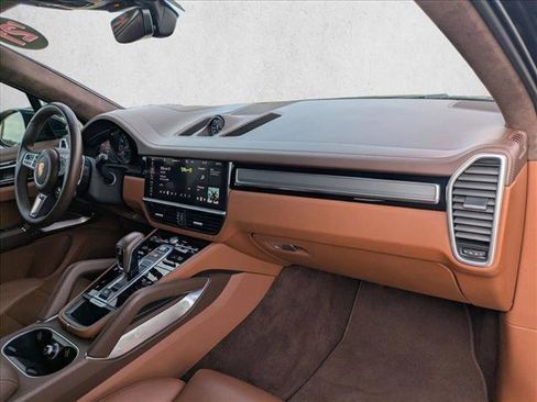 Used 2021 Porsche Cayenne Turbo image 23