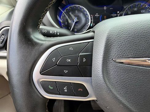 Used 2022 Chrysler Pacifica Touring-L FWD image 26