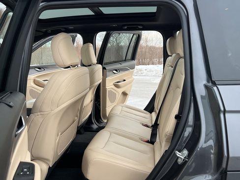 Used 2024 Jeep Grand Cherokee Limited w/ Luxury Tech Group II image 37