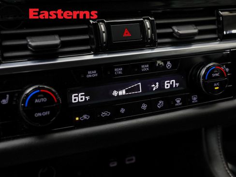 Used 2023 Nissan Pathfinder SL AWD/4WD image 19