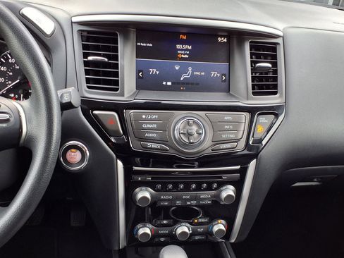 Used 2020 Nissan Pathfinder S image 19