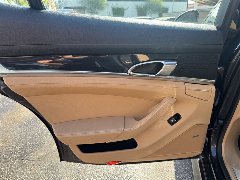Used 2013 Porsche Panamera image 32