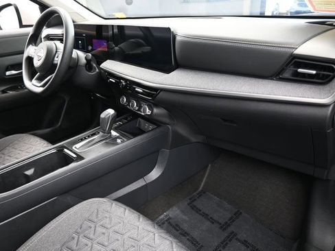 Used 2025 Nissan Kicks SV image 43