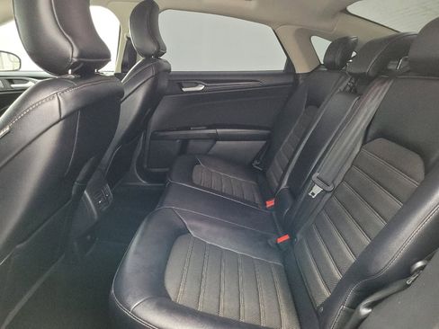 Used 2018 Ford Fusion SE w/ Equipment Group 201A FWD image 18