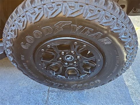 Used 2022 Ford Bronco Wildtrak image 6