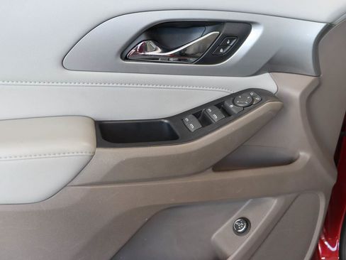 Used 2021 Chevrolet Traverse LT FWD image 14