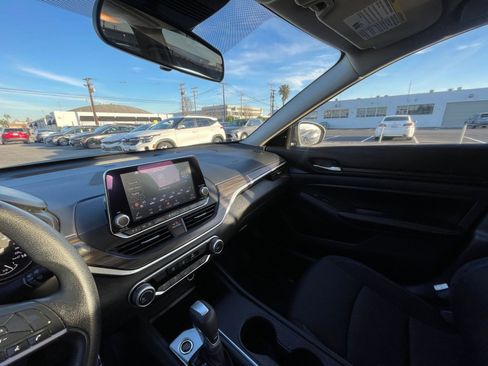 Used 2025 Nissan Altima 2.5 SV image 36