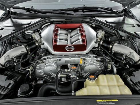 Used 2016 Nissan GT-R Premium AWD/4WD image 17
