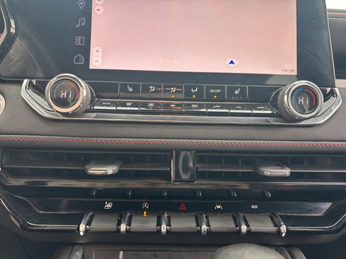 Used 2023 Chevrolet Colorado Z71 w/ Z71 Convenience Package 2 image 30