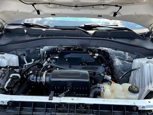 Used 2020 Ford Explorer XLT w/ Equipment Group 202A AWD/4WD image 27