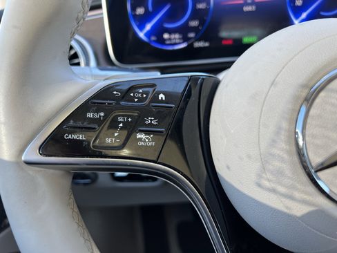 Used 2022 Mercedes-Benz EQS 450+ Sedan image 19