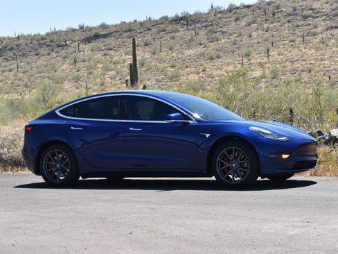 Used 2018 Tesla Model 3 Long Range RWD image 3